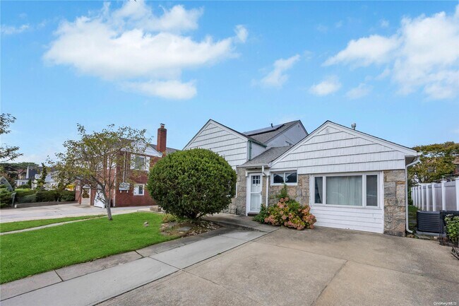 207 Franklin Blvd in Long Beach, NY - Foto de edificio - Building Photo