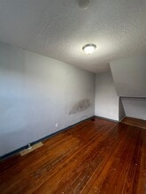 39 Andrew St, Unit 2 in Bayonne, NJ - Foto de edificio - Building Photo