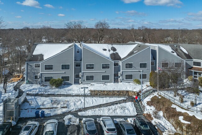 Hill Top Homes in Norwalk, CT - Building Photo - Building Photo