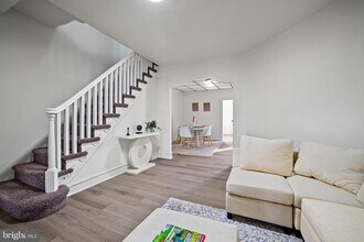 312 E Eleanor St in Philadelphia, PA - Building Photo - Building Photo