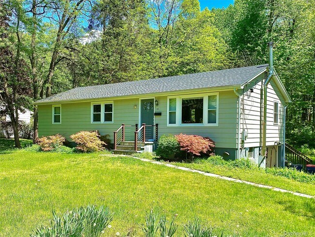 19 Crosmour Rd in Rhinebeck, NY - Building Photo - Building Photo