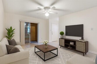 875 Riverside Dr in Coral Springs, FL - Building Photo - Building Photo