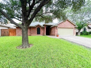 115 Grove Ave in Laredo, TX - Building Photo - Building Photo