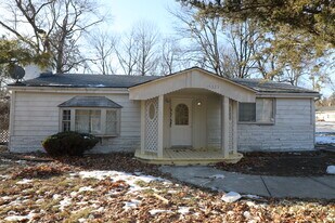 25323 Orchard Lake Rd in Farmington Hills, MI - Building Photo