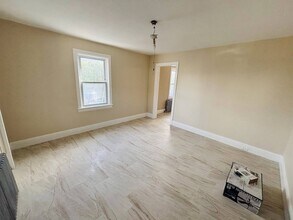 14 1st St, Unit 105-3 in Glen Cove, NY - Building Photo - Building Photo