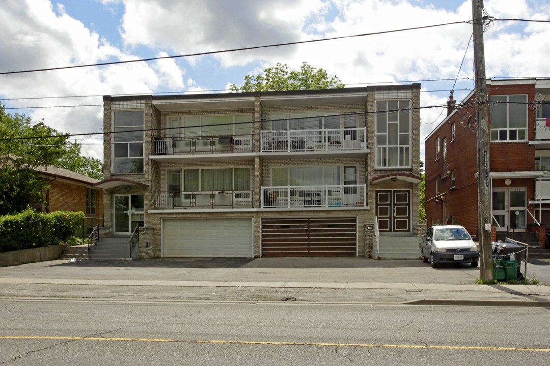 286-288 Wilmington Ave in Toronto, ON - Building Photo