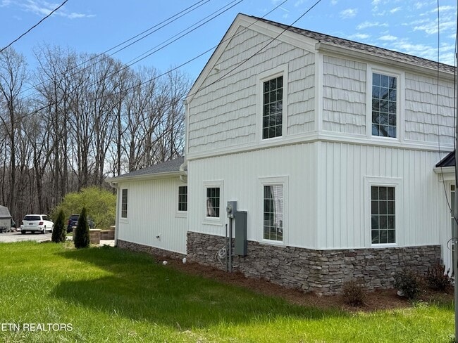 212 Oak Rd in Norris, TN - Building Photo - Building Photo