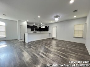 6150 Pecan Tree in San Antonio, TX - Building Photo - Building Photo