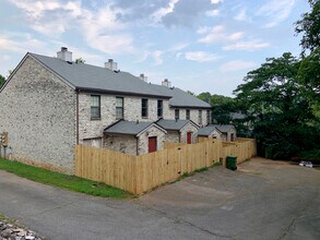 2005 Reaches Plz SW, Unit C in Huntsville, AL - Foto de edificio - Building Photo