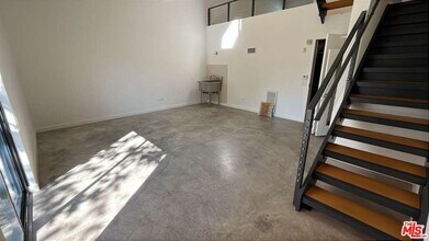 800 Hampton Dr in Los Angeles, CA - Building Photo - Building Photo