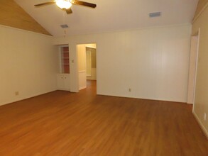 1404 Larkspur Ln in Tyler, TX - Building Photo - Building Photo
