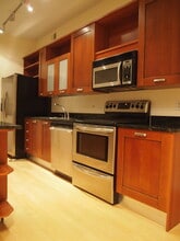 807 Church St, Unit 513 in Evanston, IL - Foto de edificio - Building Photo