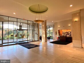 301 N Beauregard St, Unit Apt 1115 in Alexandria, VA - Foto de edificio - Building Photo