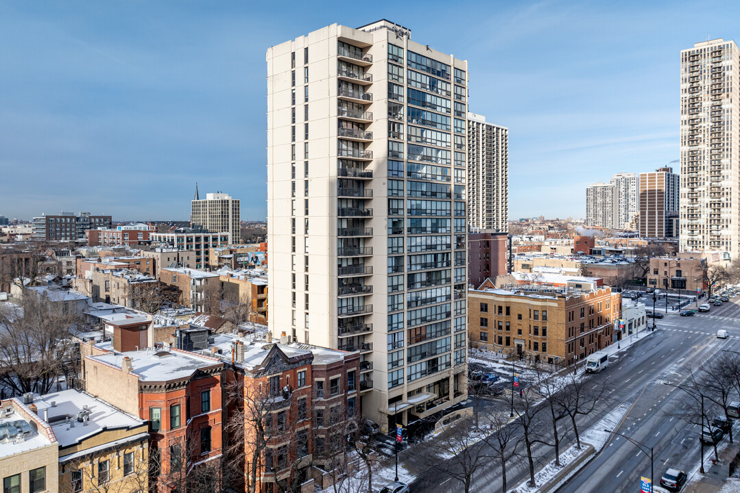 LaSalle Terrace in Chicago, IL - Building Photo