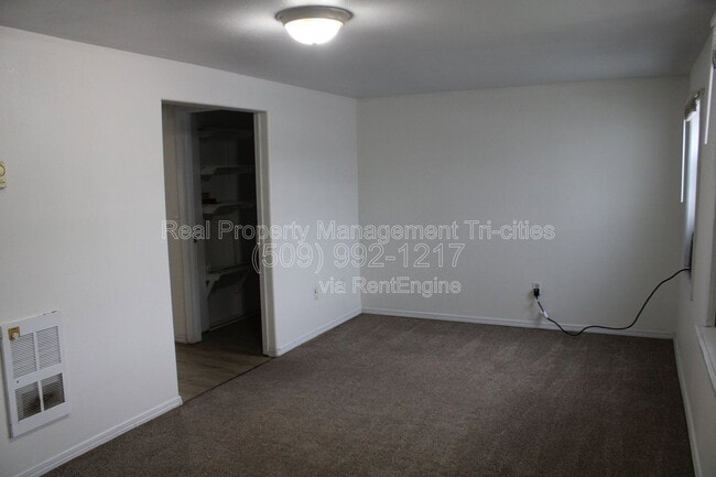 508 9th St in Benton City, WA - Foto de edificio - Building Photo