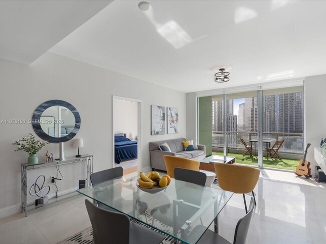 90 SW 3rd St in Miami, FL - Building Photo - Building Photo