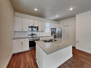 6092 W South Jordan Pky in South Jordan, UT - Building Photo - Building Photo