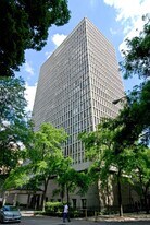 1 E Scott St in Chicago, IL - Building Photo