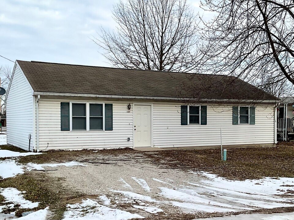 1105 W Washington St in Vandalia, MO - Building Photo