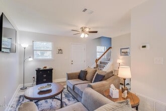 229 Milray Ln, Unit 1 in Gulfport, MS - Foto de edificio - Building Photo