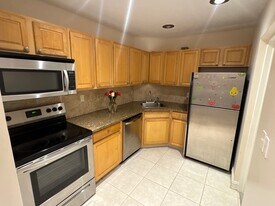 3115 Oakland Shores Dr, Unit E112 in Oakland Park, FL - Building Photo