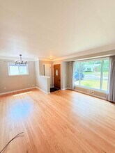 1718 Cresthill Ave in Royal Oak, MI - Building Photo - Building Photo