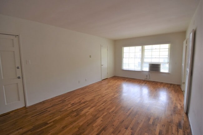 5220 Radford Ave in Los Angeles, CA - Building Photo - Building Photo