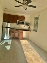 1005 Vine St, Unit B in Daytona Beach, FL - Building Photo - Building Photo