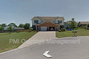 15 Marlou Dr in Hamilton, OH - Building Photo