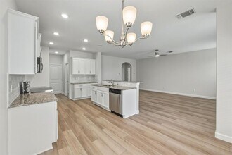 301 Serpentine Ln in Jarrell, TX - Building Photo - Building Photo