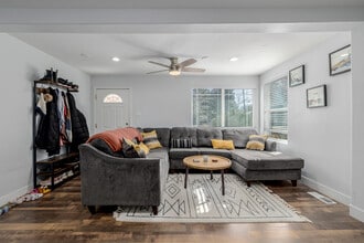 565 Saulsbury St in Lakewood, CO - Building Photo - Building Photo