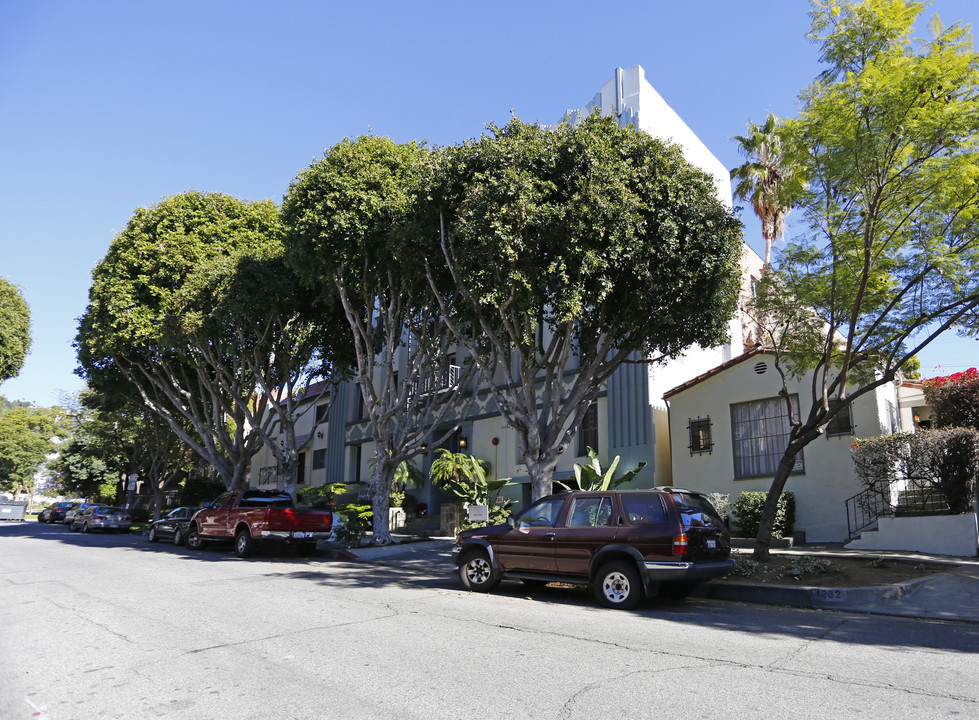 1236 N Flores St in West Hollywood, CA - Building Photo