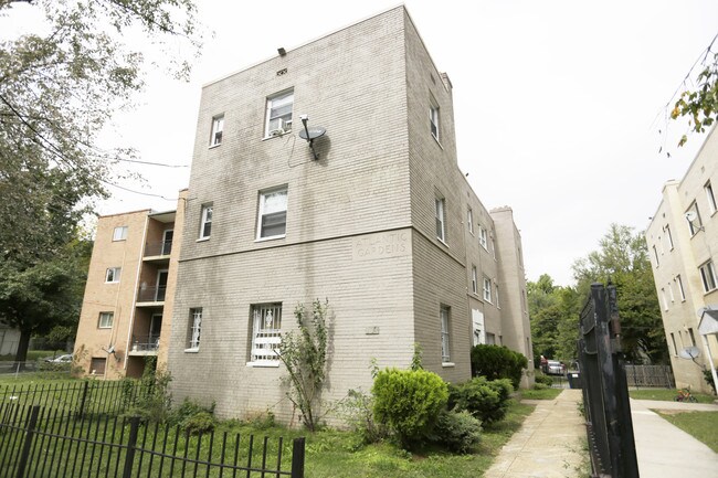 108 4th St SE in Washington, DC - Building Photo - Building Photo