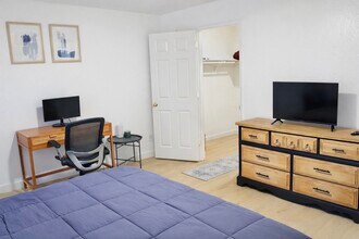 5054 S Rainbow Blvd in Las Vegas, NV - Building Photo - Building Photo