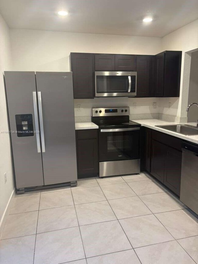 449 NE 5th Ln in Florida City, FL - Building Photo - Building Photo