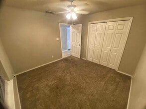 327 S Water Ln in New Braunfels, TX - Building Photo - Building Photo