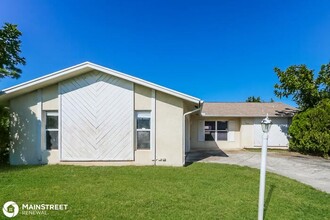 137 SE Manly Ave in Port St. Lucie, FL - Building Photo - Building Photo