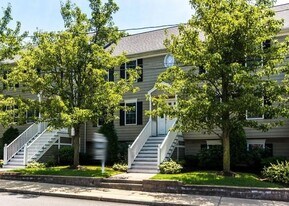 30 Russell St in Waltham, MA - Building Photo