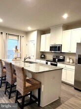 304 Pinnacle Pl in Washington Township, NJ - Foto de edificio - Building Photo