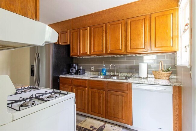 property at 332 S Swinton Ave