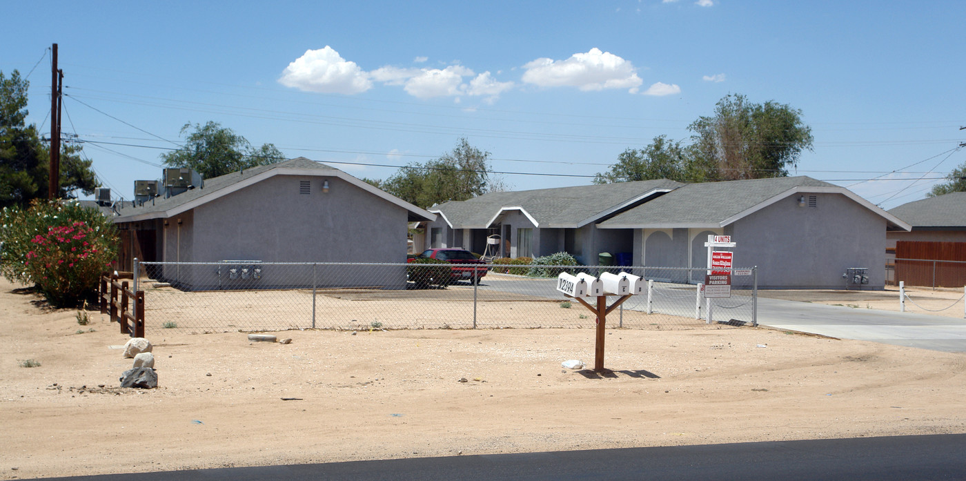 12394 Central Rd in Apple Valley, CA - Building Photo