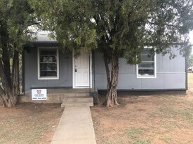1707 E 27th St in Lubbock, TX - Building Photo