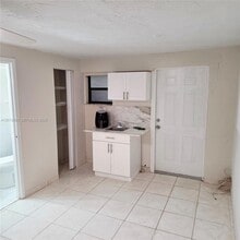 5871 NW 199th St in Hialeah, FL - Building Photo - Building Photo