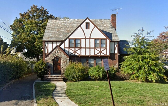 property at 29 Oak Ave