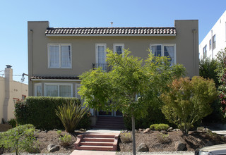 741-743 Hillgirt Cir in Oakland, CA - Building Photo - Building Photo