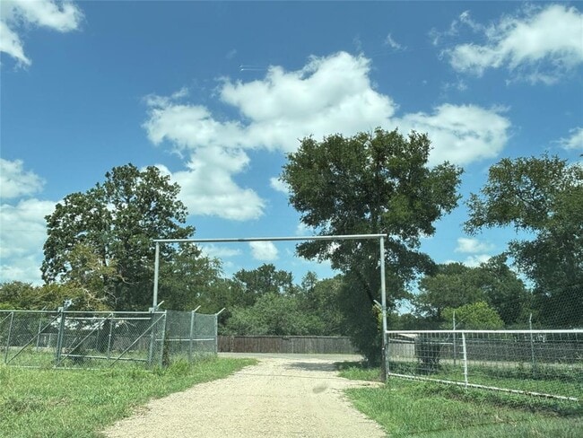 277 Elm Forest Loop in Cedar Creek, TX - Foto de edificio - Building Photo