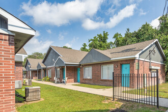 George B Lindler Plaza Apartments in Houston, TX - Building Photo - Building Photo