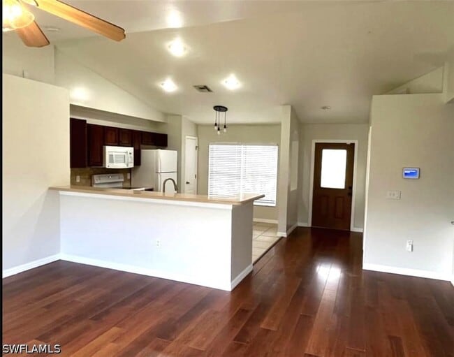 8334 Robin Rd in Ft. Myers, FL - Building Photo - Building Photo