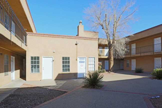 Carousel Studios Apartments in Albuquerque, NM - Building Photo - Building Photo