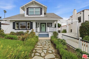 5226 Rockland Ave in Los Angeles, CA - Building Photo